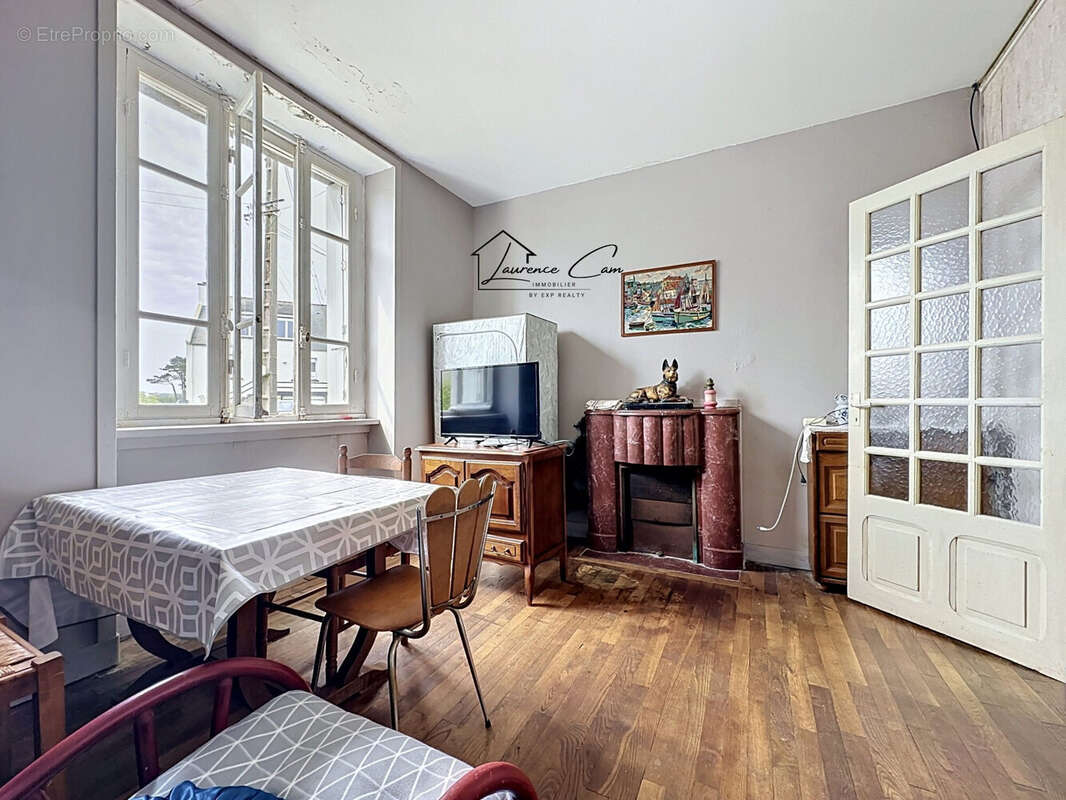 Salle à manger - Maison à PLOUGUERNEAU