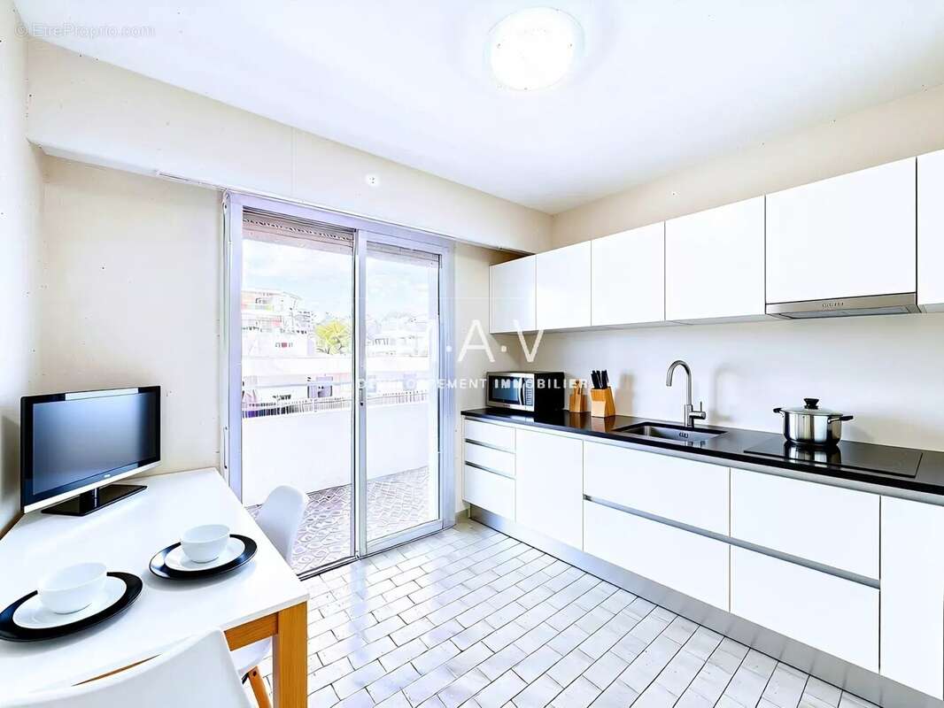 Appartement à SAINT-LAURENT-DU-VAR