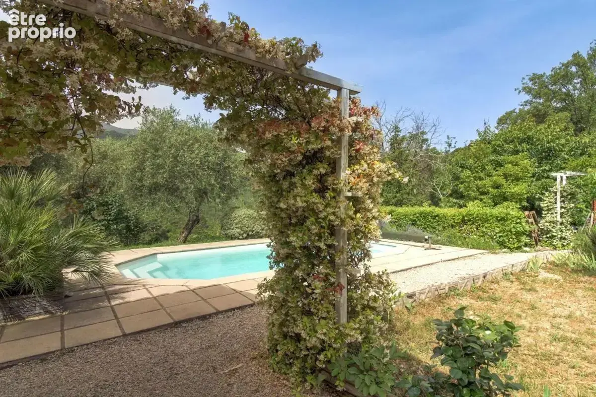 Roquesteron//Maison plain pied//100 m²//4 Pièces//Jardin//Piscine - photo 10