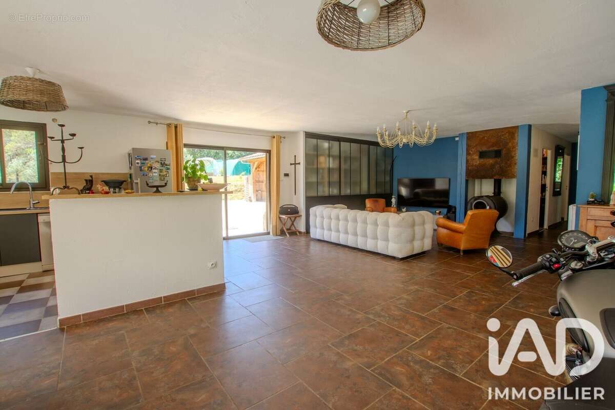 Maison 138 m² à Sainte-Foy-De-Longas  - photo 4