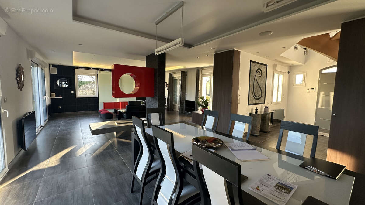 Maison à CREVECOEUR-LE-GRAND