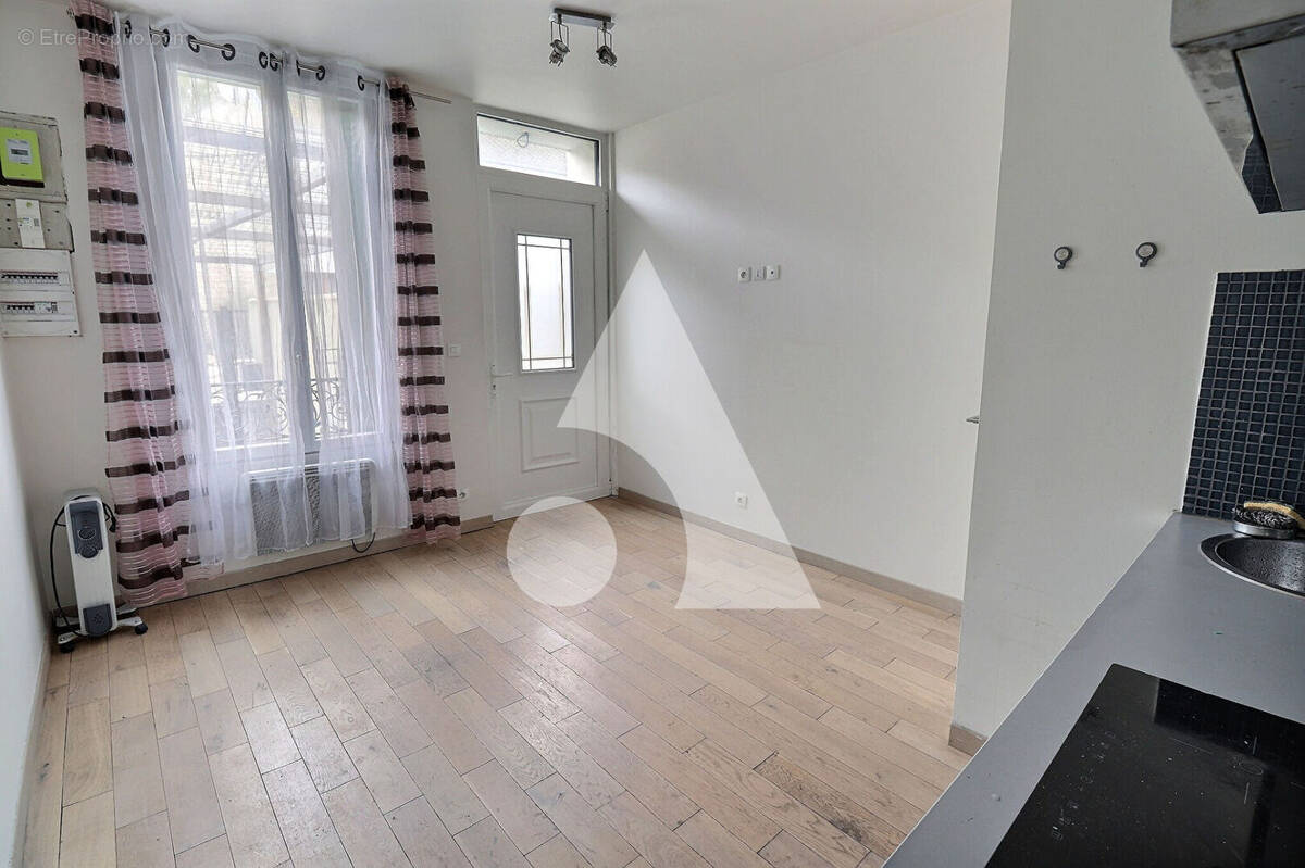 Maison à MERY-SUR-OISE