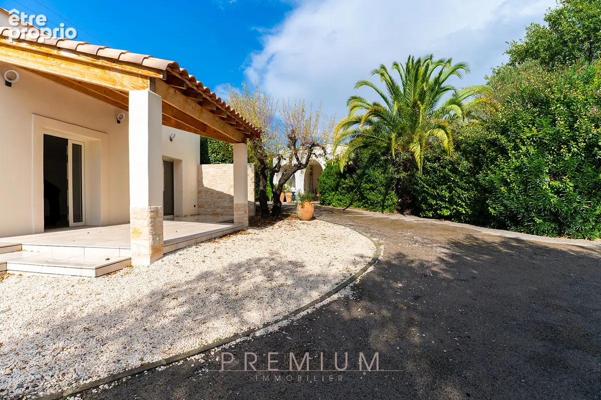 Villa de prestige avec piscine et dépendance, au coeur d'un cadre verdoyant - photo 13