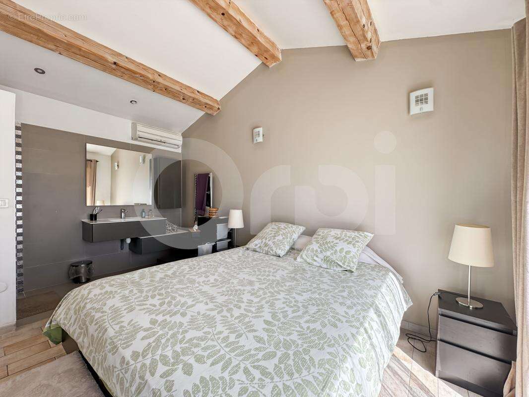 Maison à LE REVEST-LES-EAUX