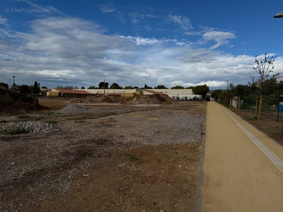 Terrain à COURNONTERRAL