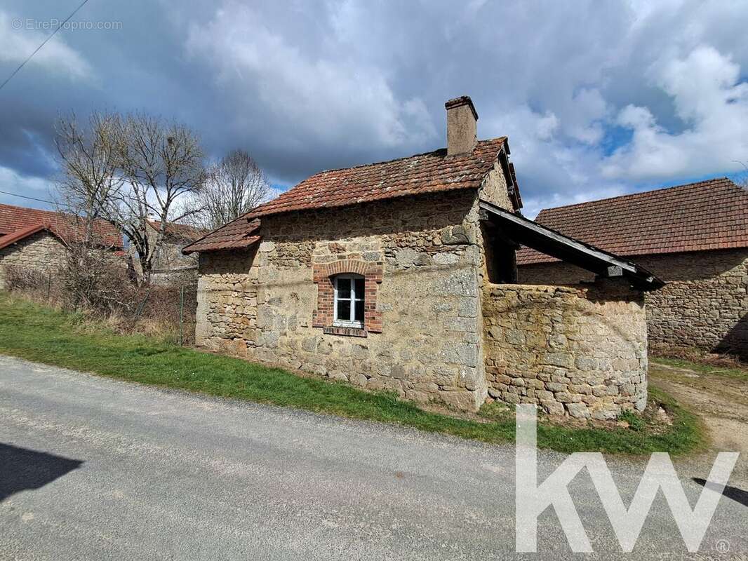 Maison à VILLOSANGES