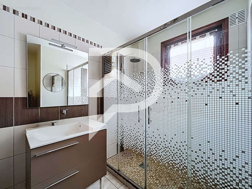 Maison à SAINT-REMY-SUR-AVRE