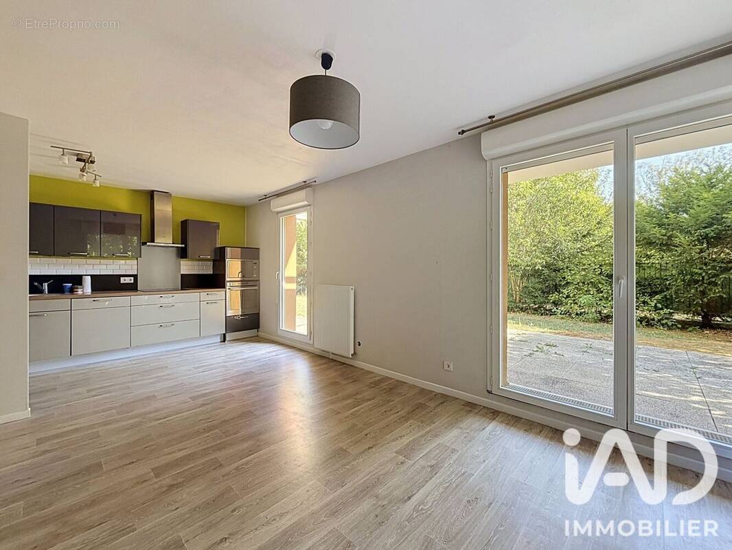 Photo 1 - Appartement à LIEUSAINT