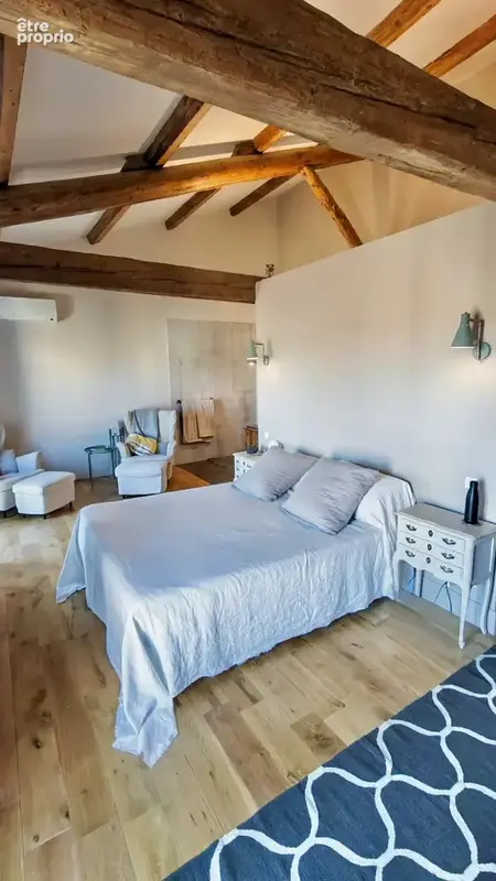 Superbe demeure de caractère de 187 m², rénovée avec des prestations haut de gamme, 5 chambres, patio avec bassin et vaste grang - photo 11