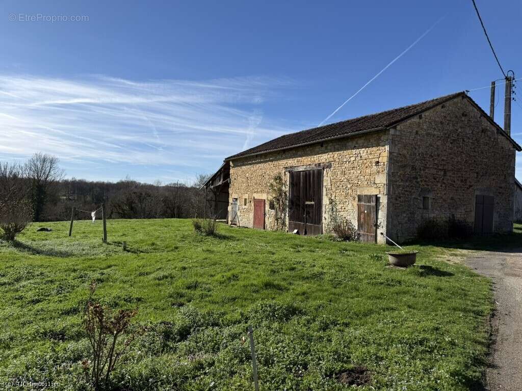 Maison à NANTEUIL-EN-VALLEE