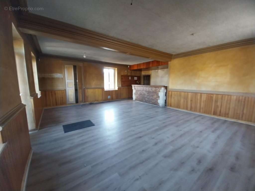 Appartement à SAINT-SYMPHORIEN-DE-MARMAGNE