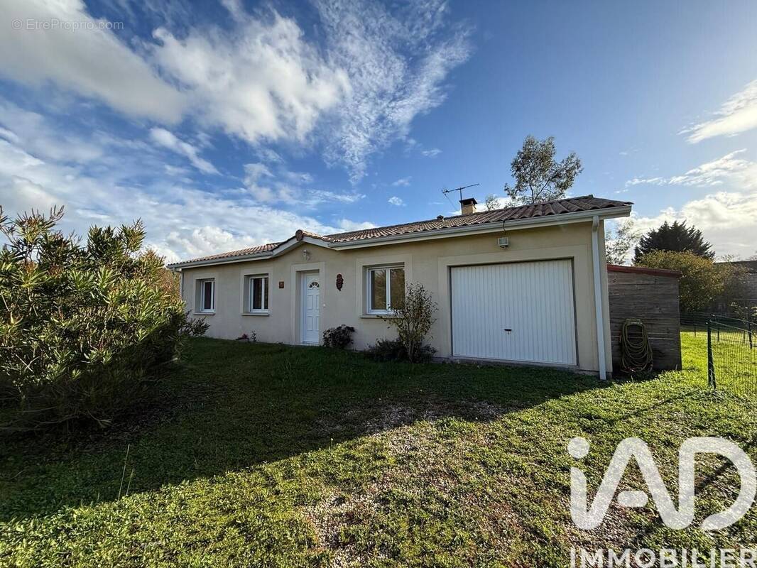 Photo 1 - Maison à MONTAZEAU