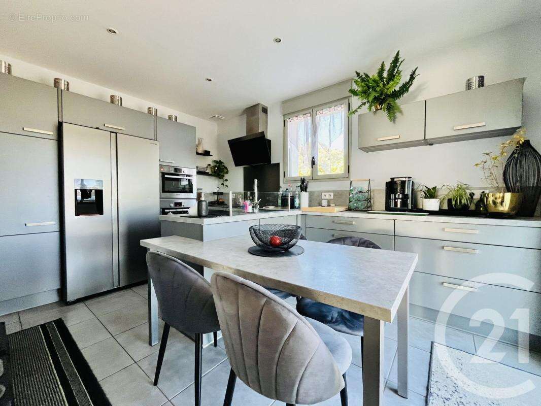 Maison à SAINT-YRIEIX-LA-PERCHE