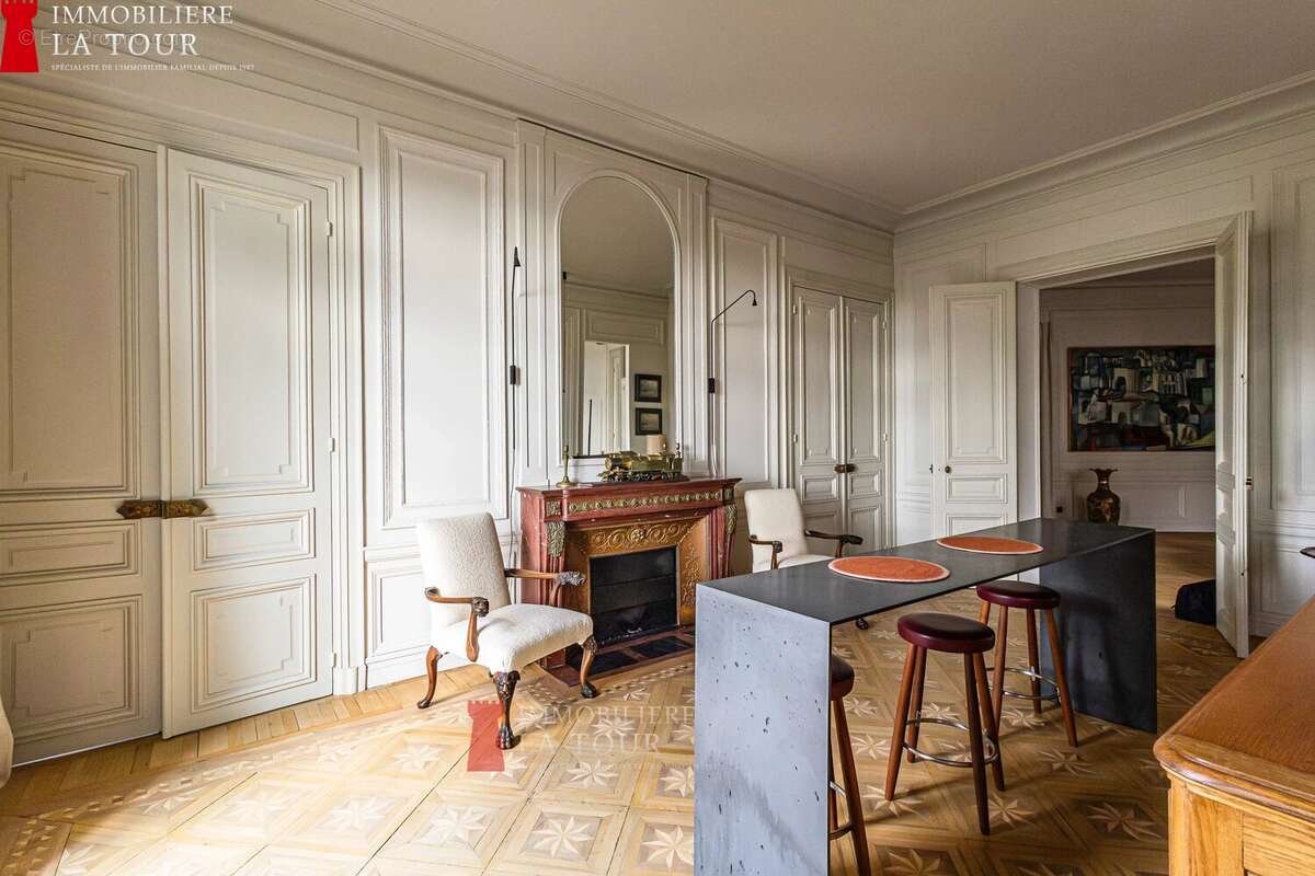 Appartement à PARIS-16E