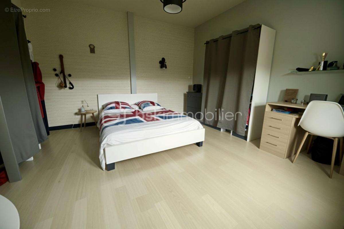 Grande maison familiale de caractère – 289 m² / 205 m² habitable  – Secteur de Kerhinet - photo 8