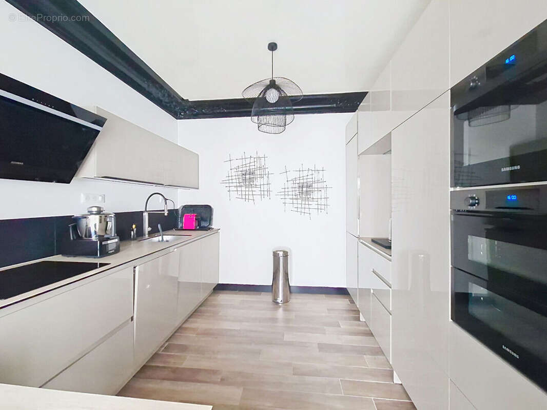 Appartement à PARIS-1E