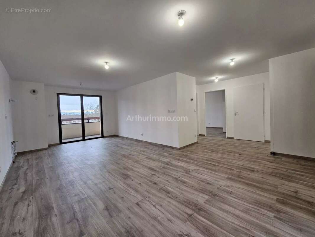 Appartement à MORESTEL