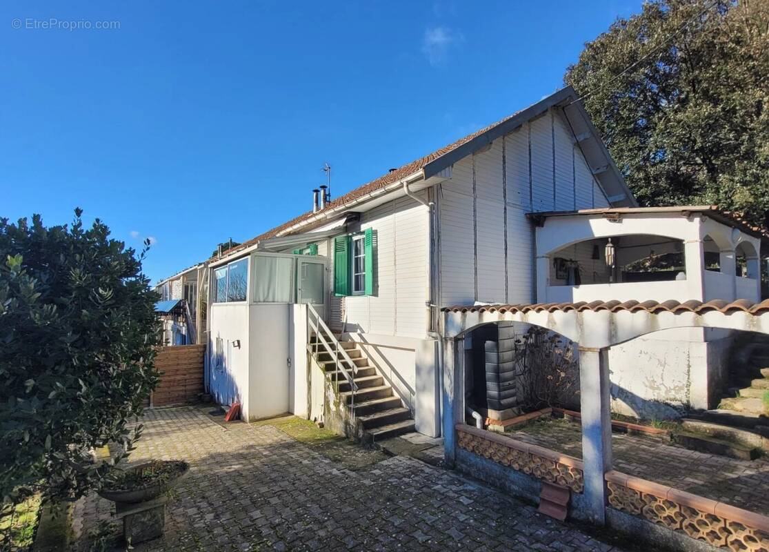 Maison à SAINT-SEBASTIEN-D'AIGREFEUILLE