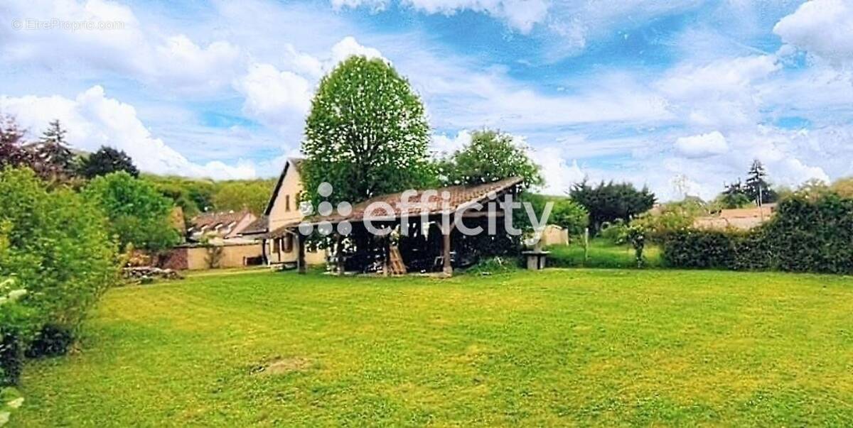 Terrain à SAINT-PIAT