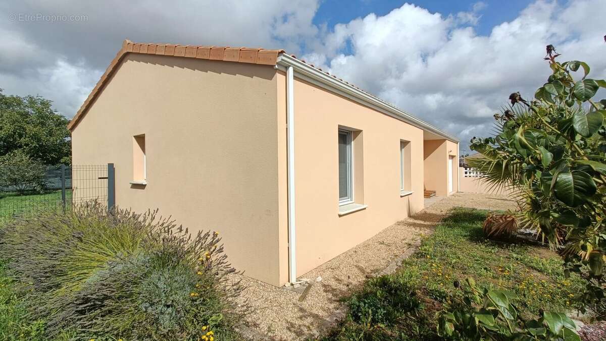 Maison à NEUVILLE-DE-POITOU