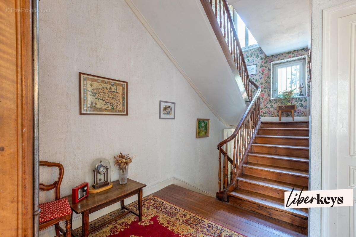 Maison bourgeoise du XIXème siècle - 223 m²- Centre de Vienne - photo 7