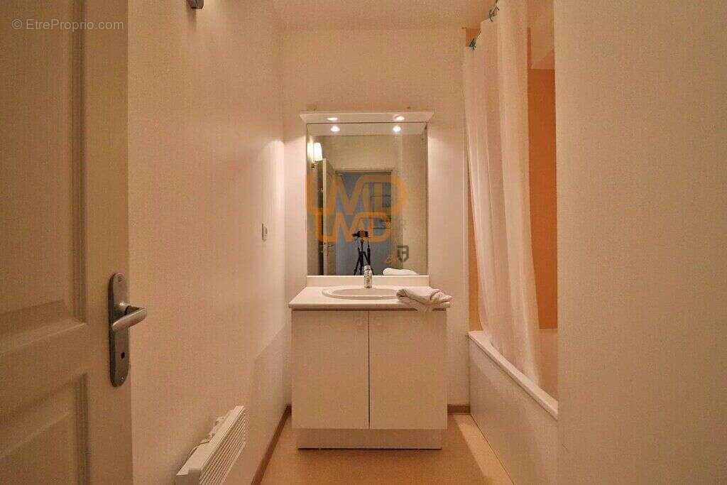 Appartement à AVENE