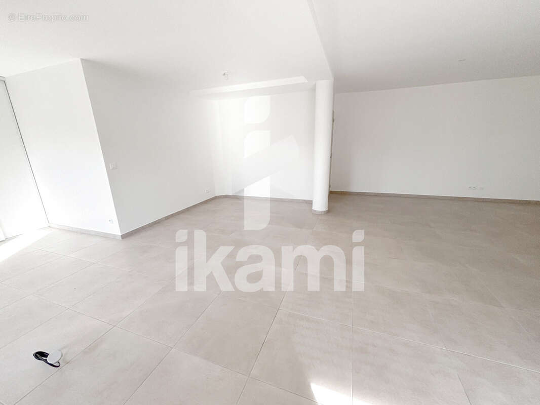 Appartement à SAINT-DONAT-SUR-L'HERBASSE