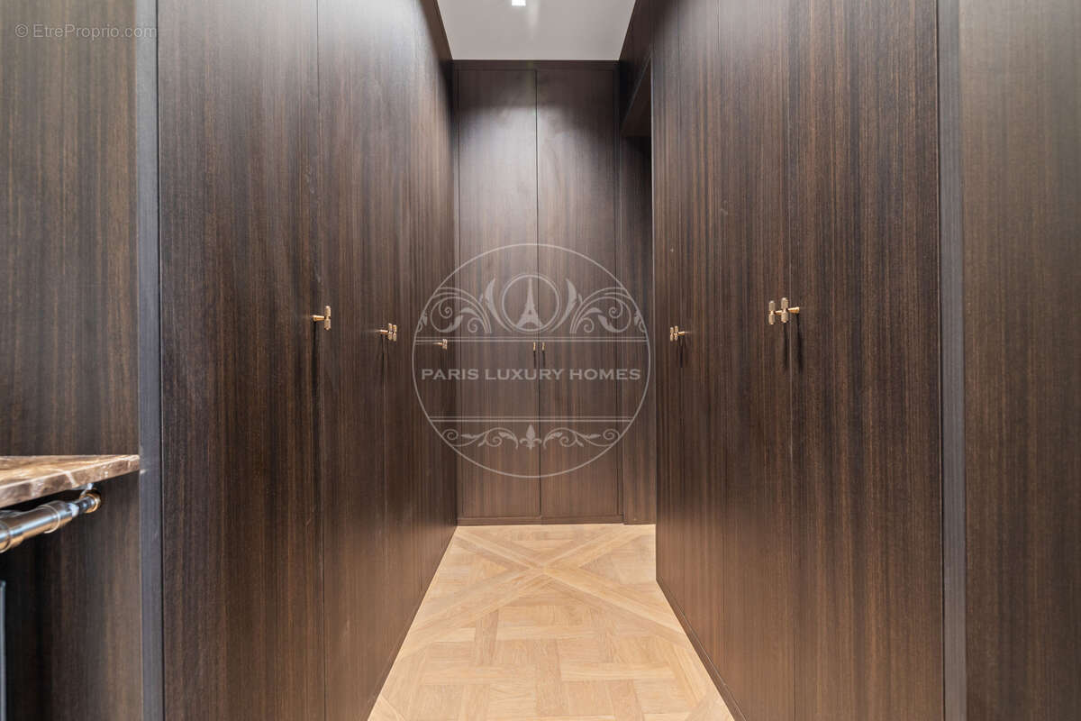 Appartement à PARIS-1E