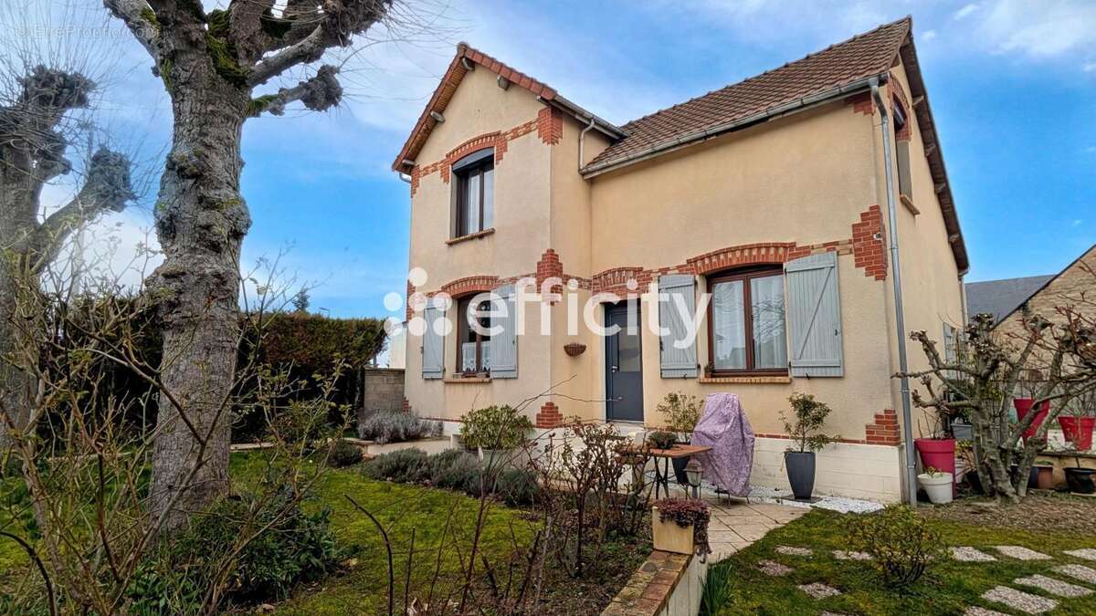 Maison à LA CHAPELLE-SAINT-LUC