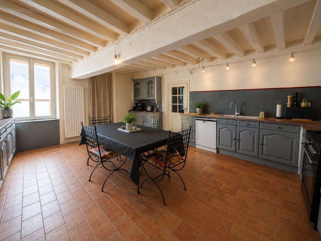 Maison à POILLY-SUR-THOLON
