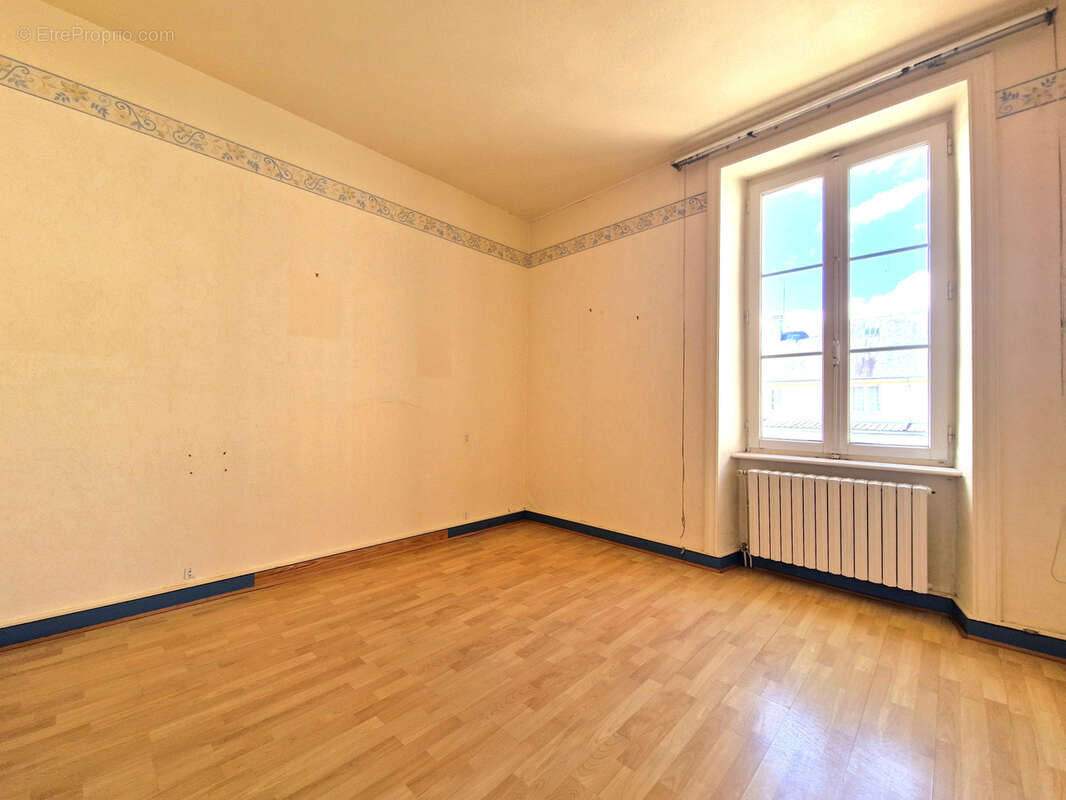Immeuble composé de deux logements - Idéal investissement - photo 11