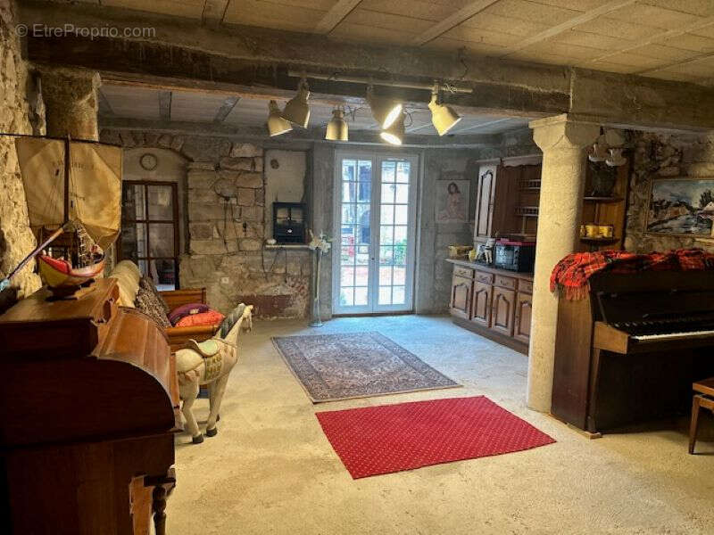 Maison à SAINT-SULPICE-DE-FAVIERES