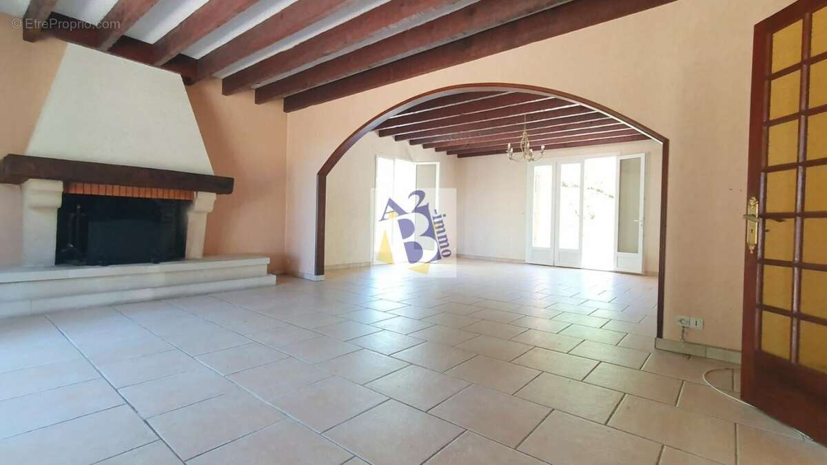 Maison à PUYMOYEN