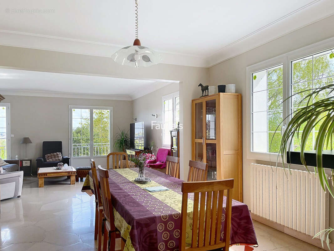 Maison 360 m² à Coutances  - photo 3