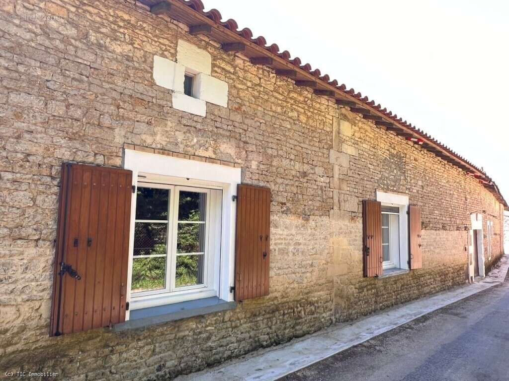 Maison à CHEF-BOUTONNE
