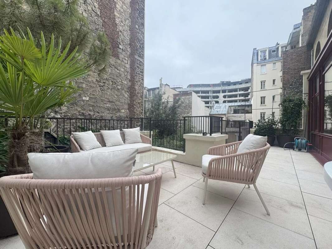 Appartement à PARIS-16E