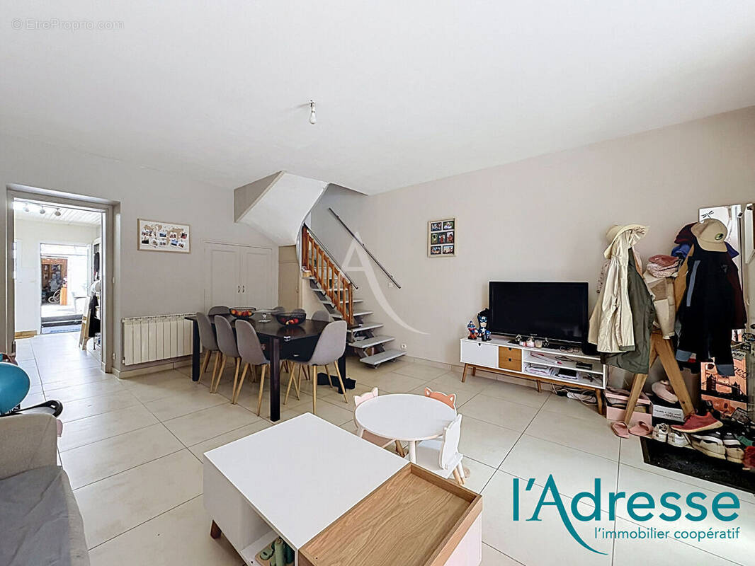 Maison de ville à vendre Ernée centre-ville 76 m², terrasse - photo 1