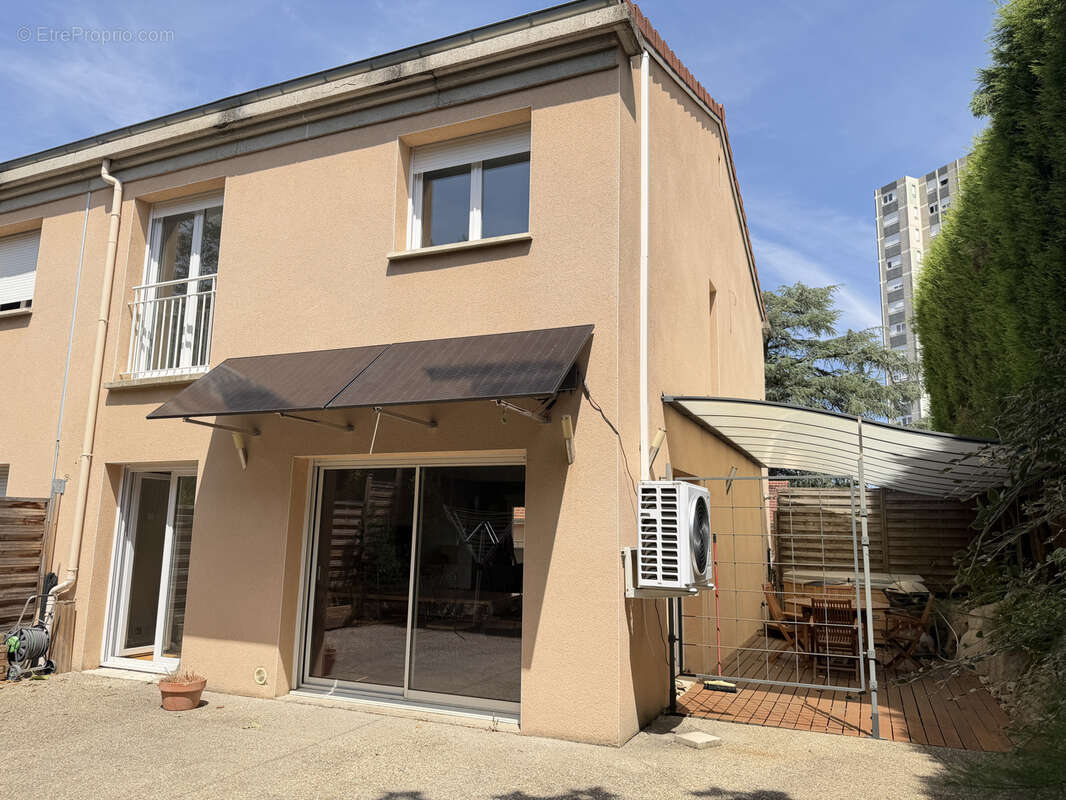 Saint-Etienne maison d'environ 125 m2 avec garage 259.000€ - photo 11