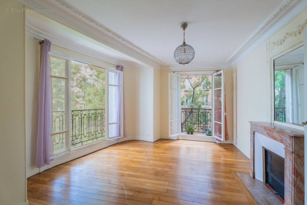 Appartement à PARIS-15E