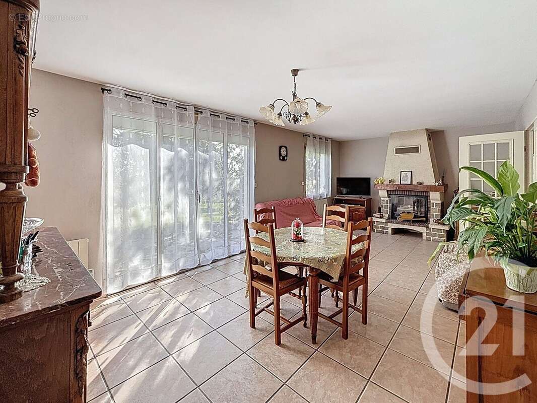 Maison à MONTCEAUX-LES-PROVINS