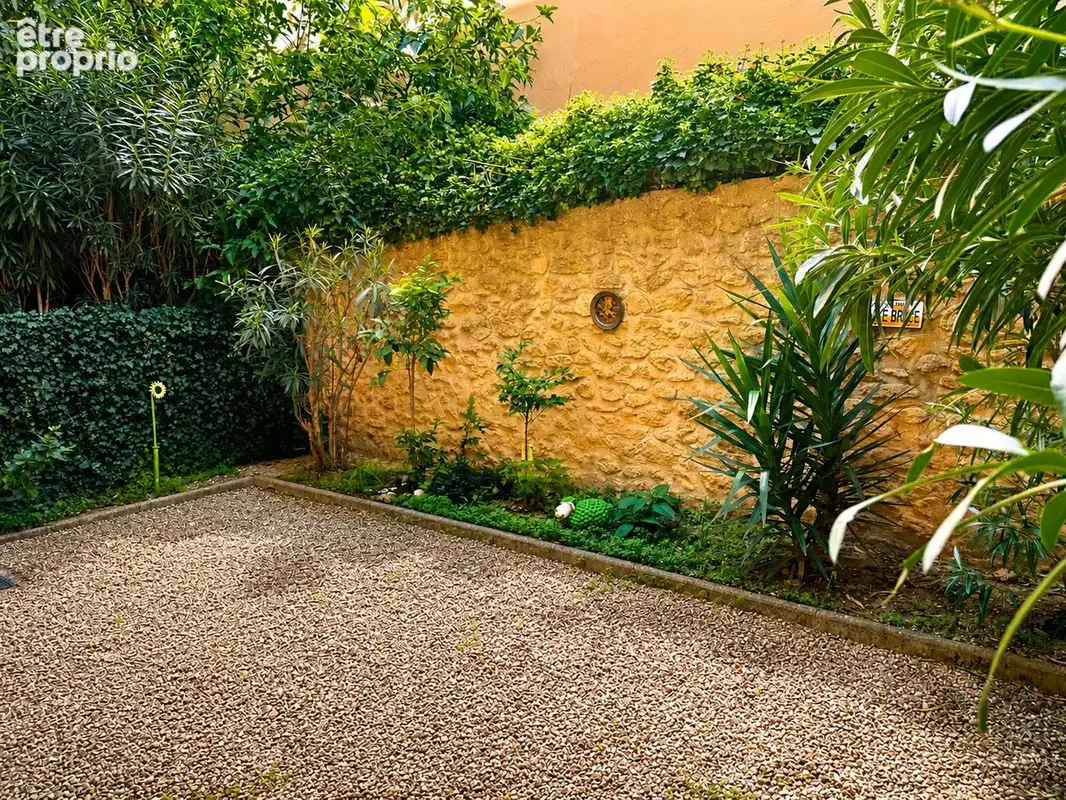 RARE en CENTRE VILLE - dans résidence sécurisée - T4 en rez-de-jardin avec jardin privatif , terrasse et garag - photo 4