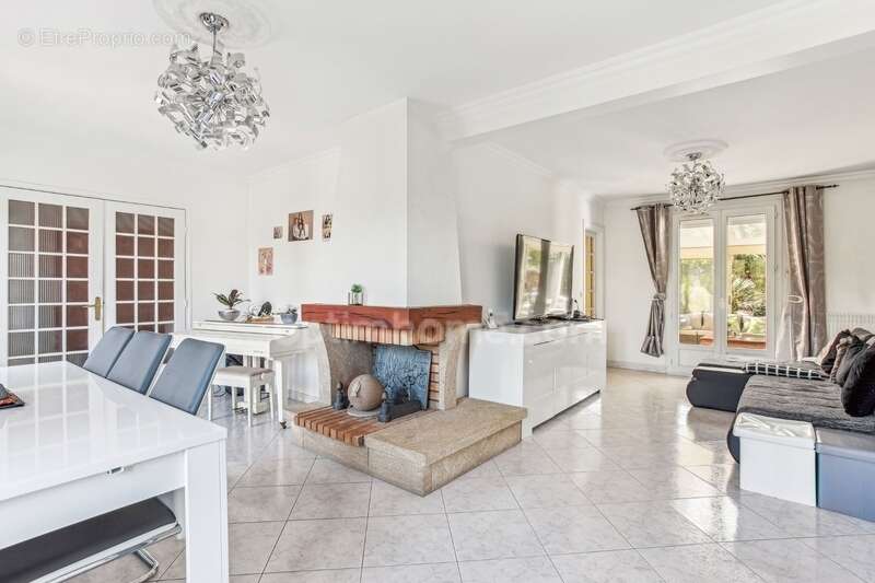 Maison à VERT-SAINT-DENIS