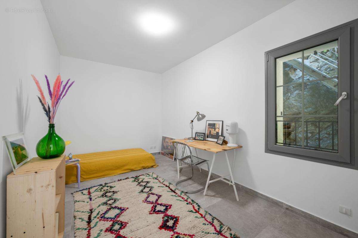 Appartement à TOURRETTE-LEVENS
