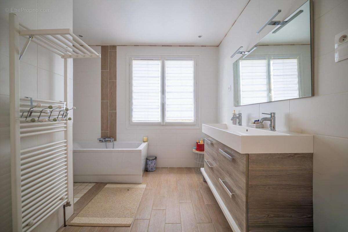 Maison à YVRE-L&#039;EVEQUE