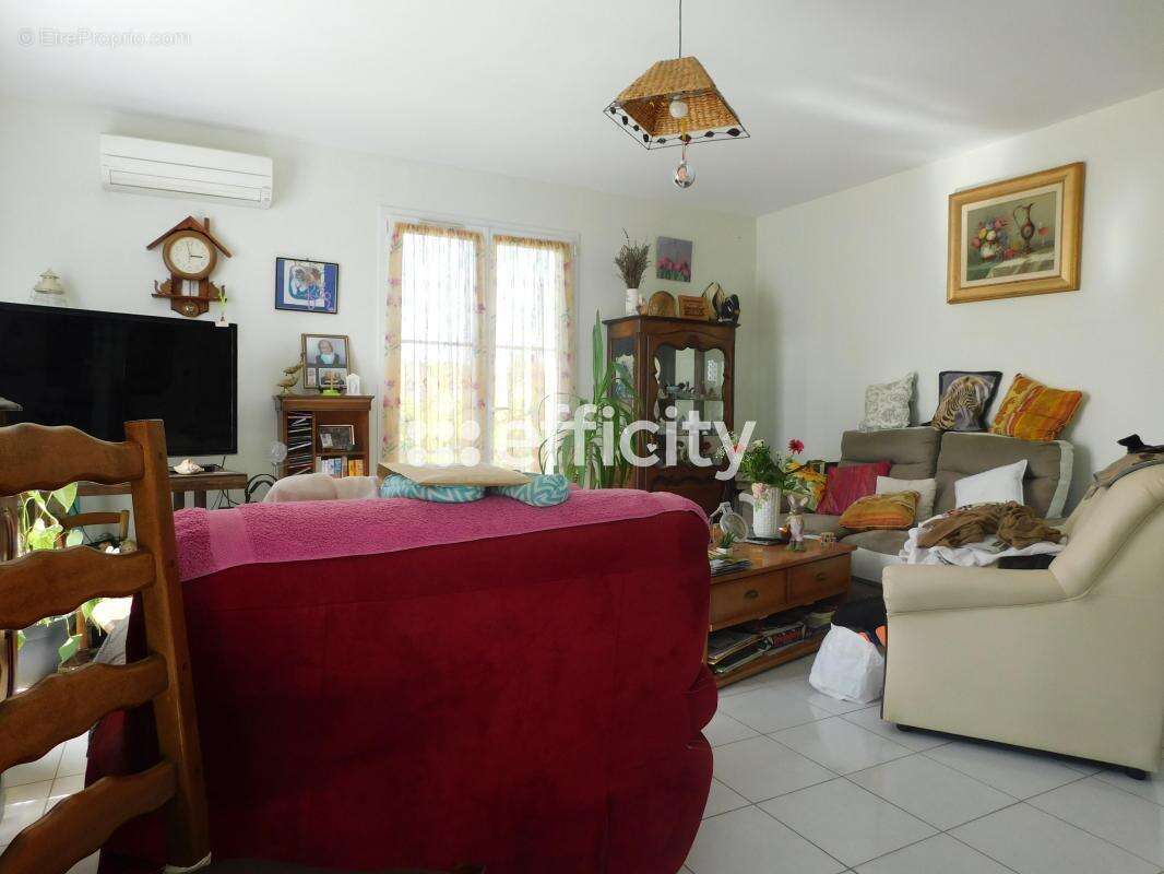 Maison à NEGREPELISSE