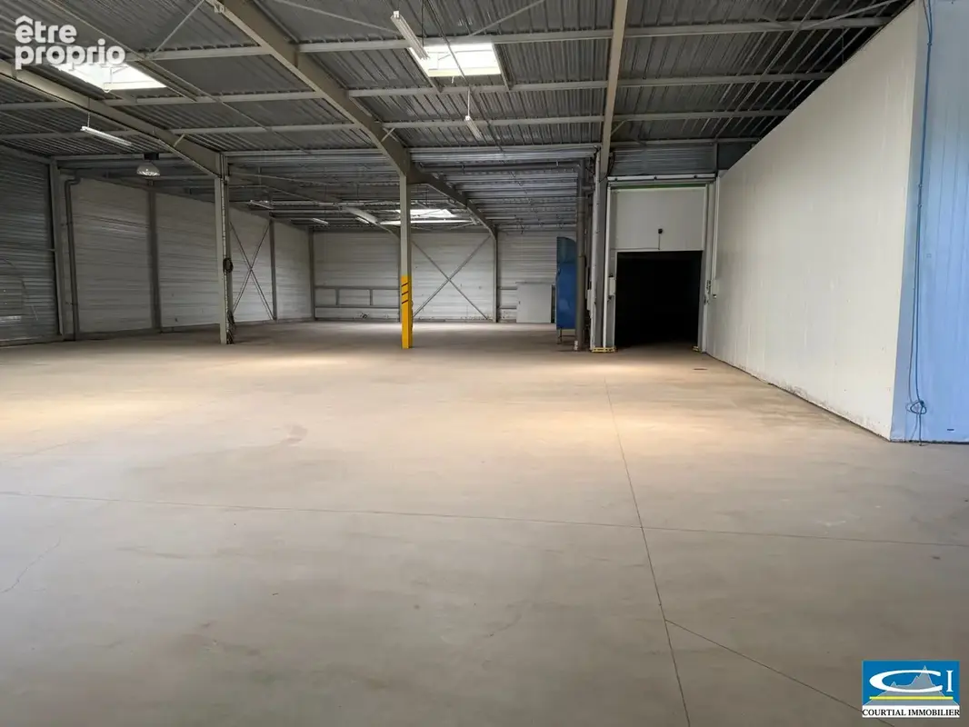 Commerce 2 362 m² à vendre à Saint-Jean-De-Muzols (07300) - photo 2
