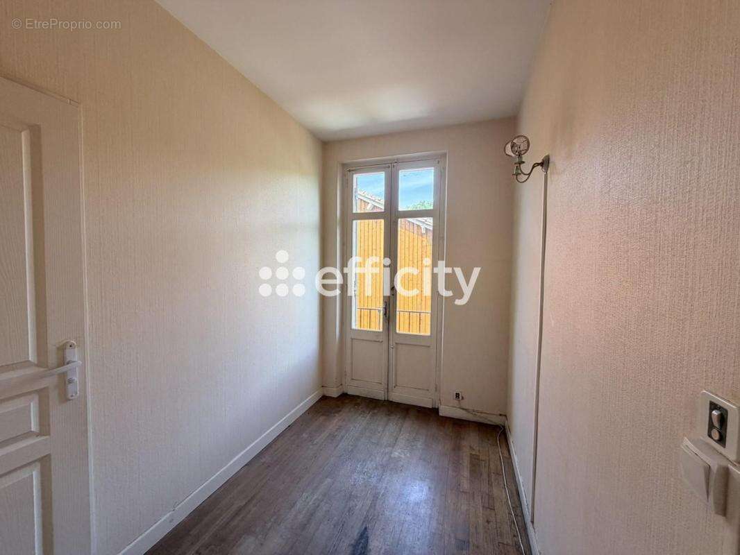 Maison 128 m² à Couze-Et-Saint-Front  - photo 8