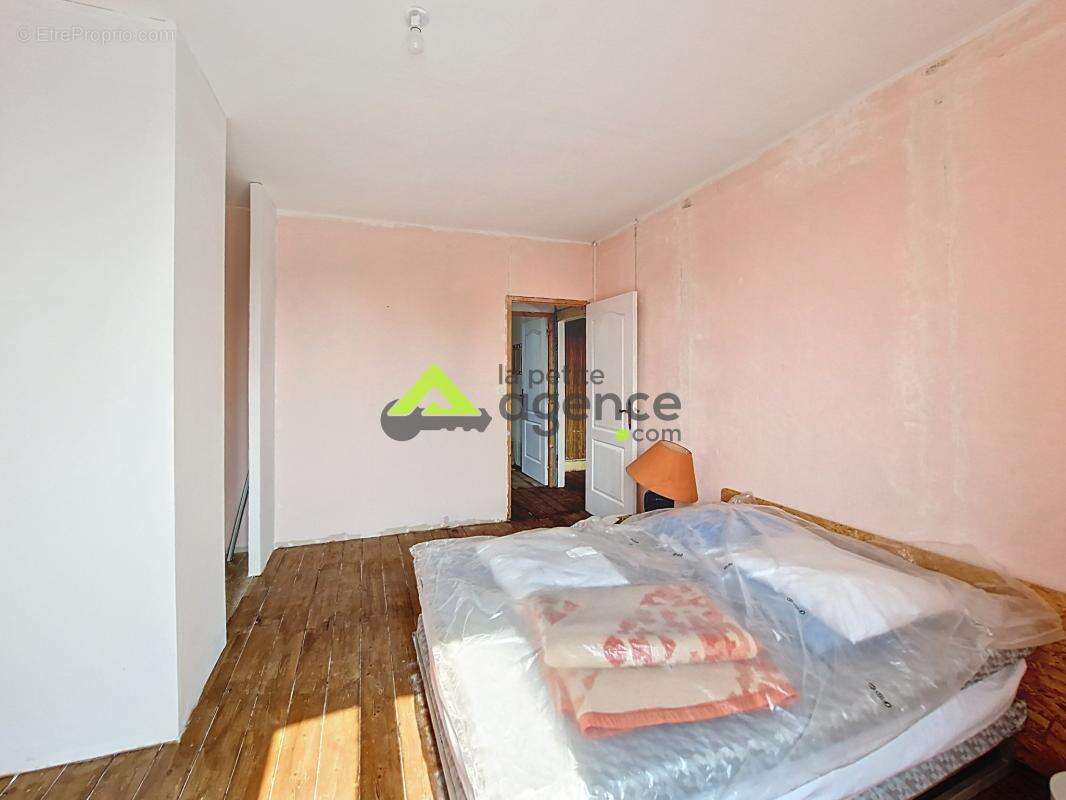 Maison à BUSSIERE-DUNOISE