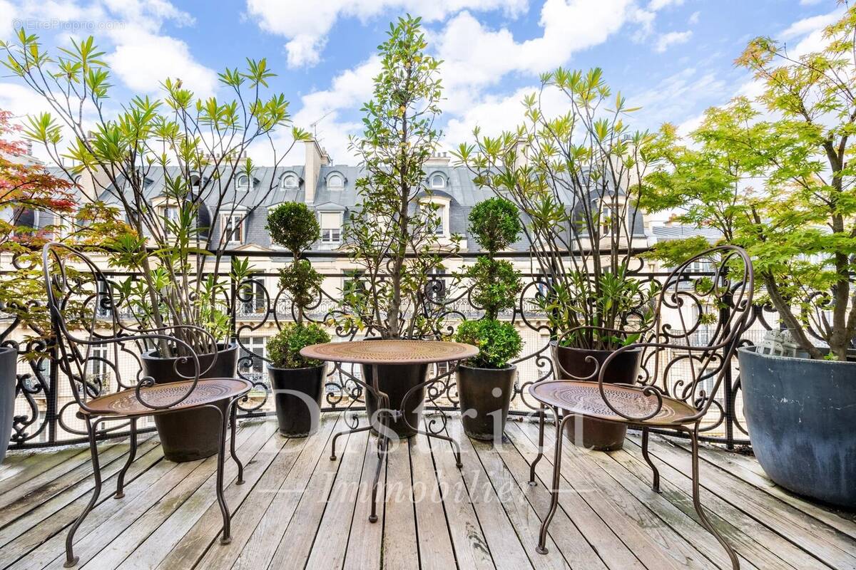 Appartement à PARIS-17E