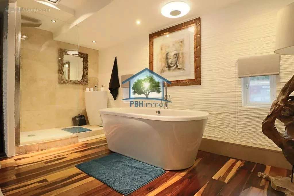 Appartement à MARSEILLE-6E